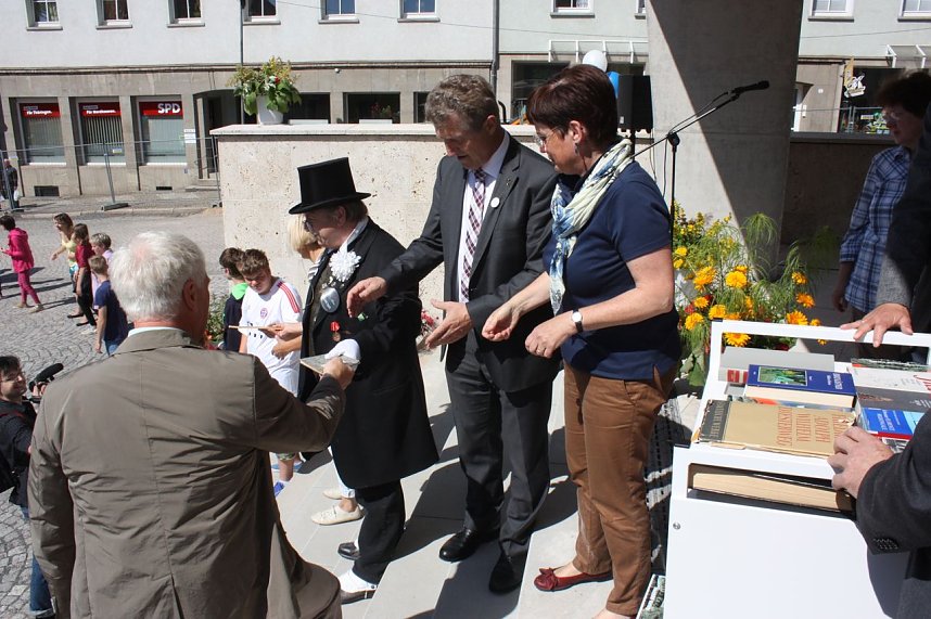 B&uuml;cherkette zum Umzug der Bibliothek