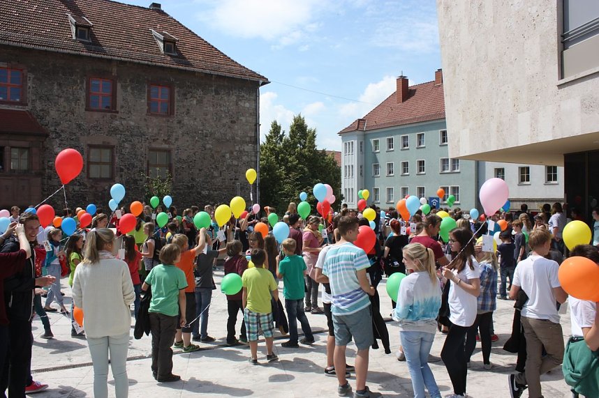 B&uuml;cherkette zum Umzug der Bibliothek
