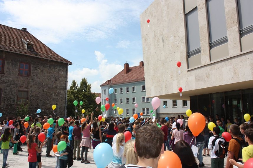 B&uuml;cherkette zum Umzug der Bibliothek