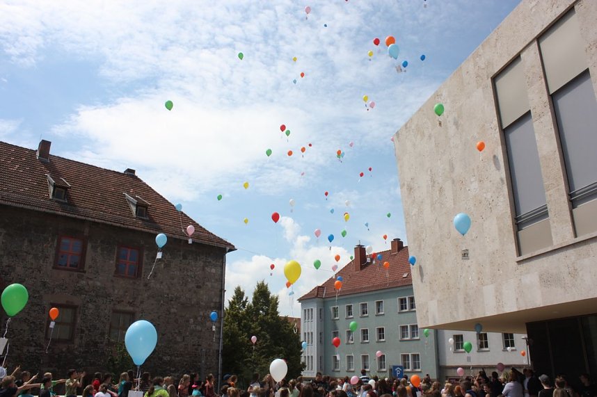 B&uuml;cherkette zum Umzug der Bibliothek