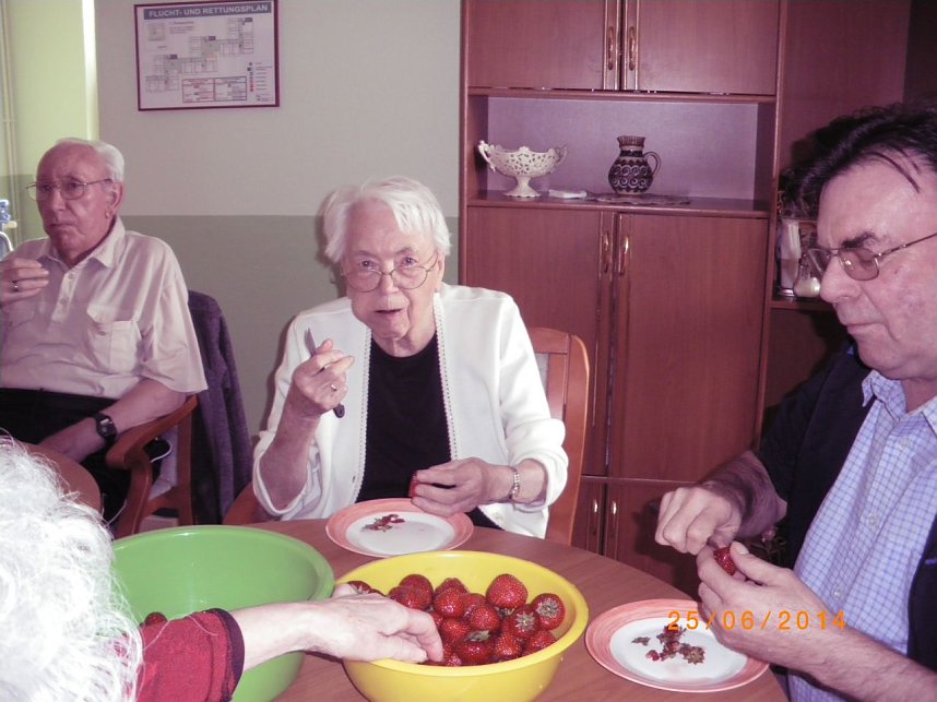 Erdbeeren und Fu&szlig;ball