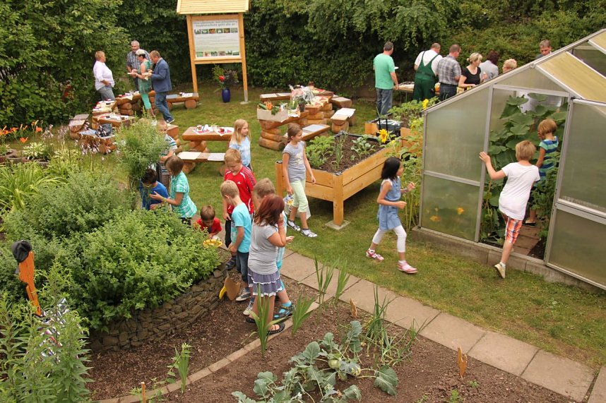 Gr&uuml;nes Klassenzimmer eingeweiht