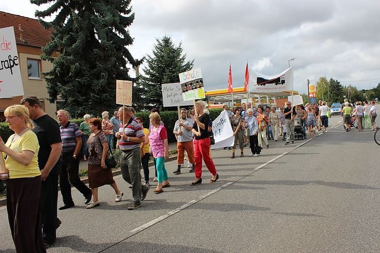 Demo &uuml;ber Bundesstra&szlig;e 4 in Greu&szlig;en gezogen