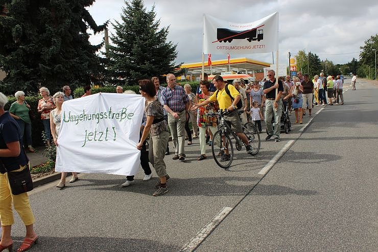 Demo &uuml;ber Bundesstra&szlig;e 4 in Greu&szlig;en gezogen