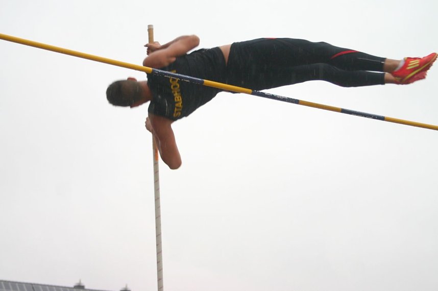 Stabhochsprung im Sommer
