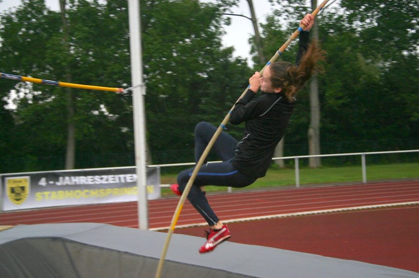 Stabhochsprung im Sommer