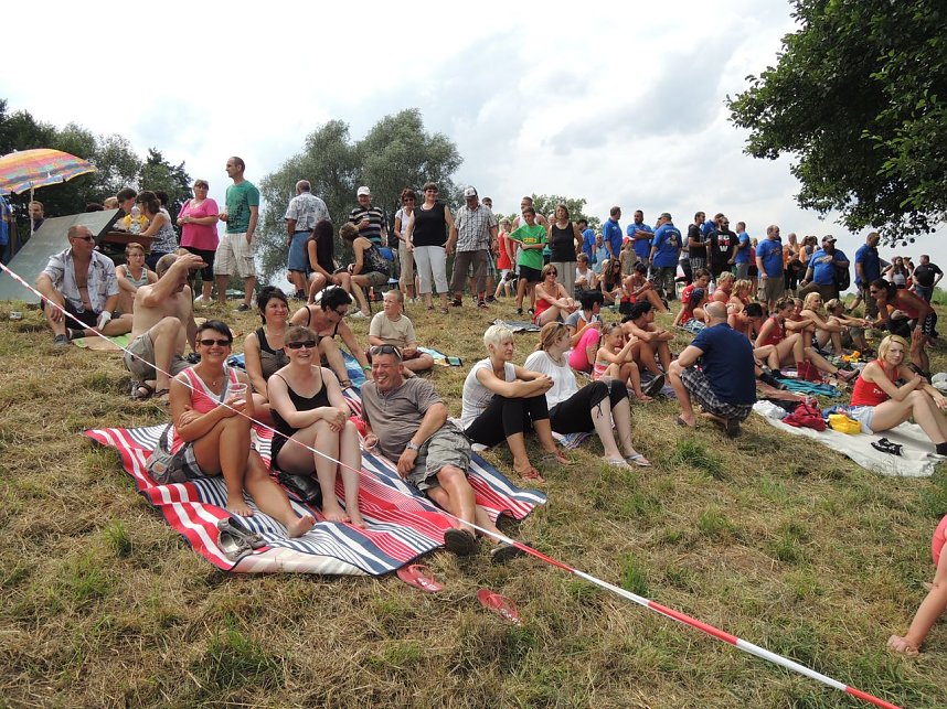 Tauziehen &uuml;ber die Helme