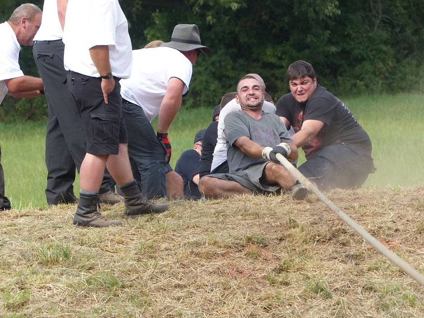Tauziehen an der Helme