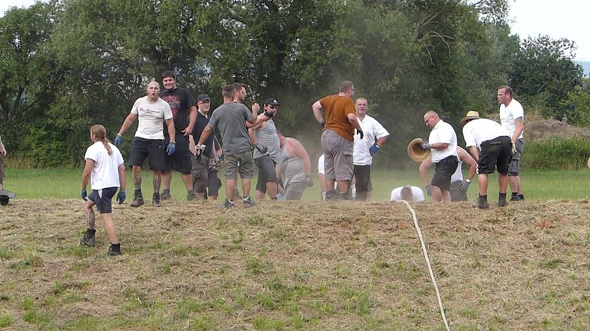 Tauziehen an der Helme