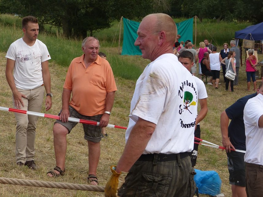 Tauziehen an der Helme