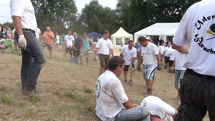 Tauziehen an der Helme