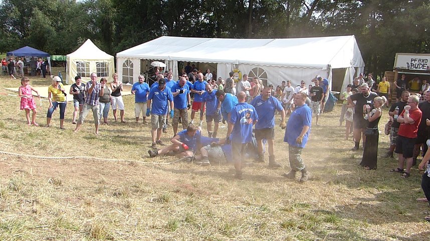 Tauziehen an der Helme