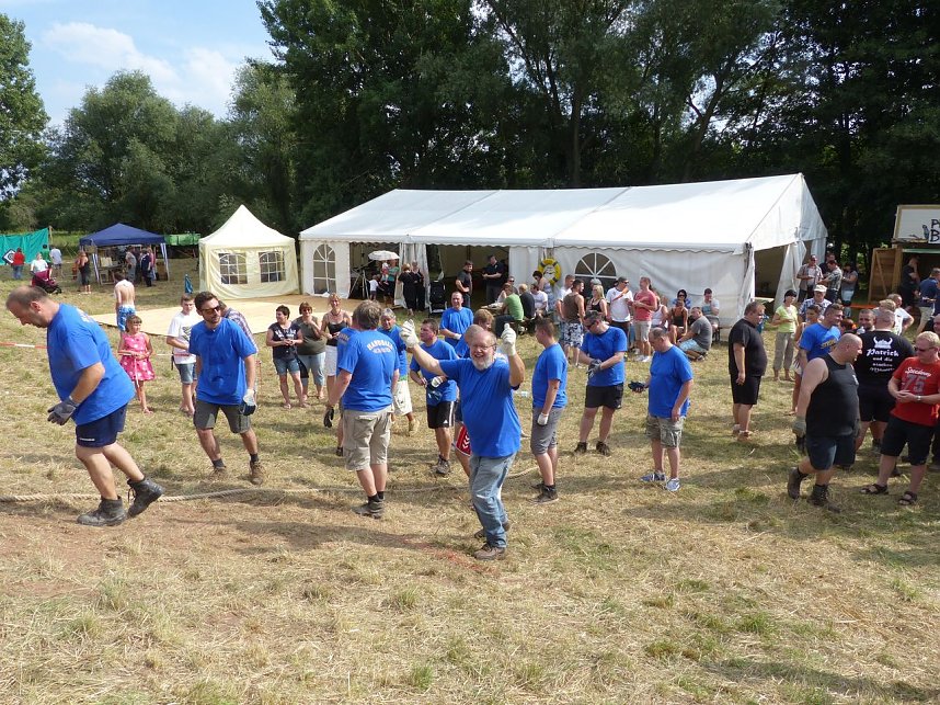 Tauziehen an der Helme