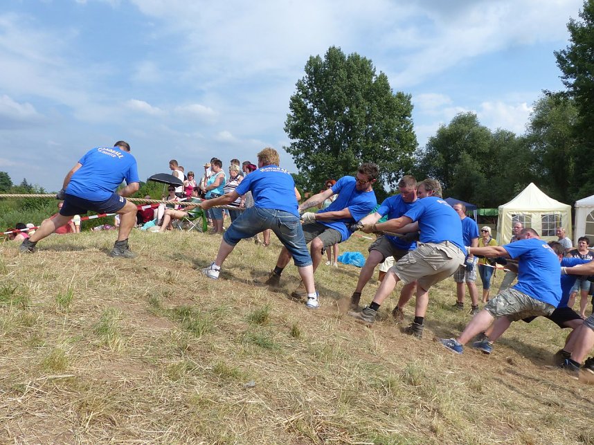 Tauziehen an der Helme