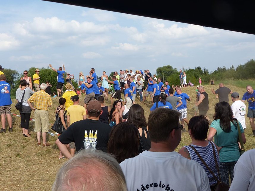 Tauziehen an der Helme