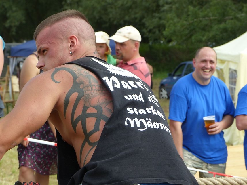 Tauziehen an der Helme