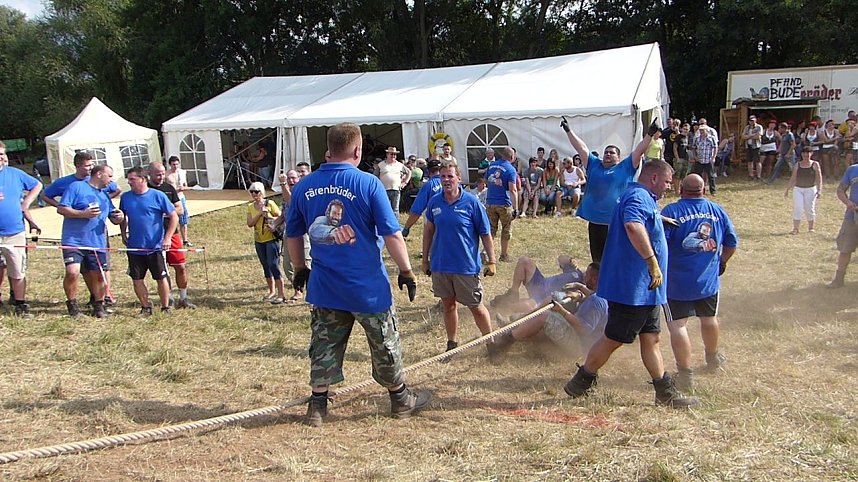 Tauziehen an der Helme