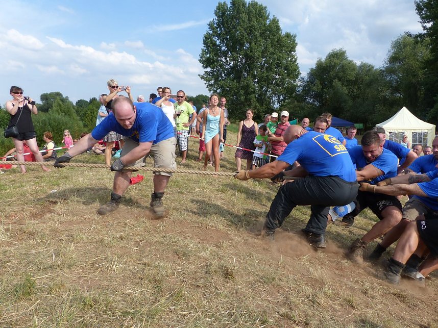 Tauziehen an der Helme