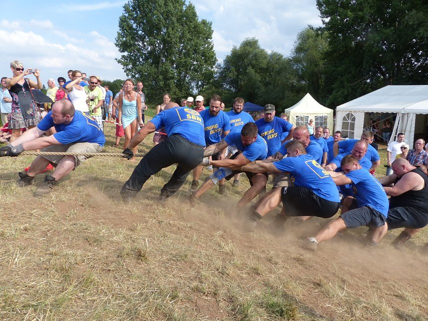 Tauziehen an der Helme