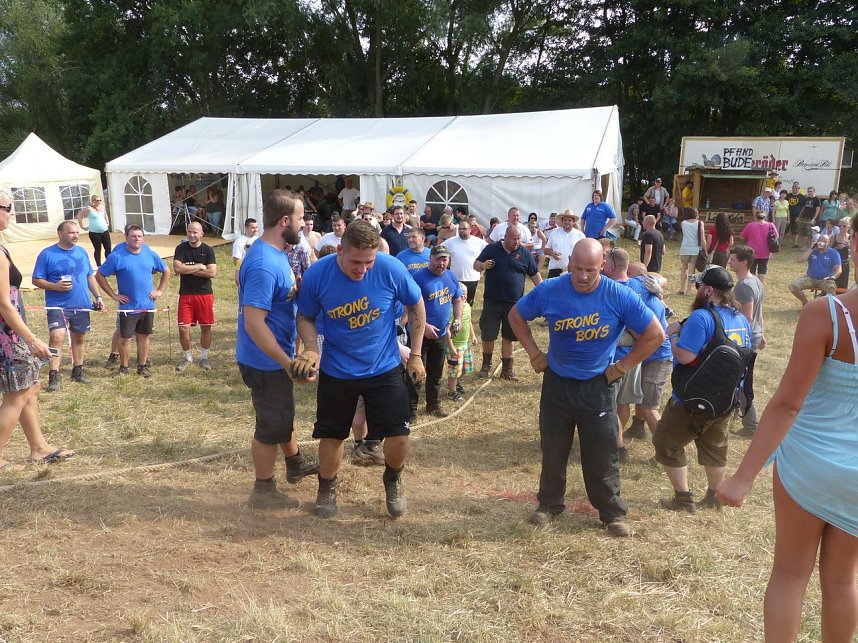 Tauziehen an der Helme