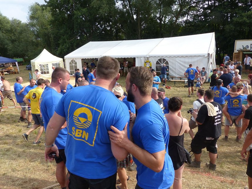 Tauziehen an der Helme