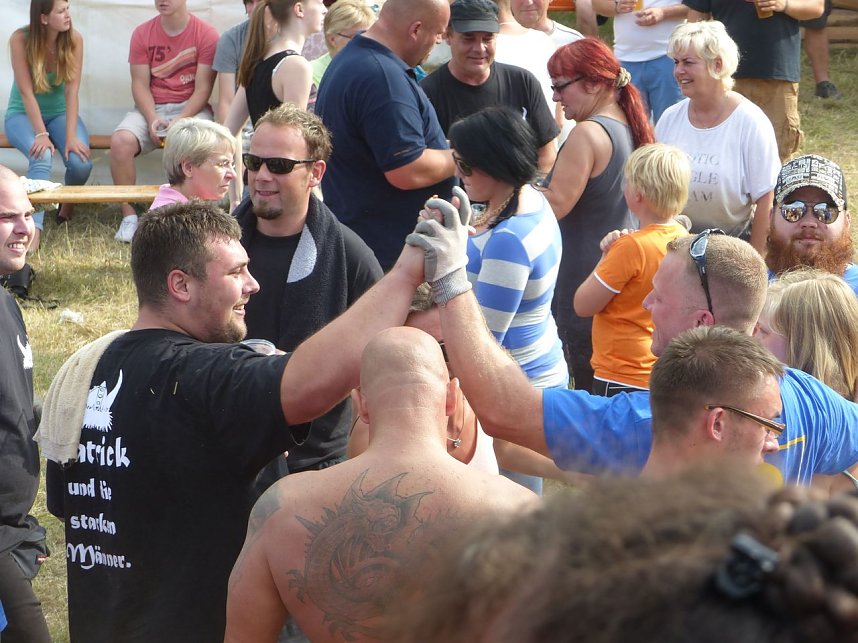 Tauziehen an der Helme