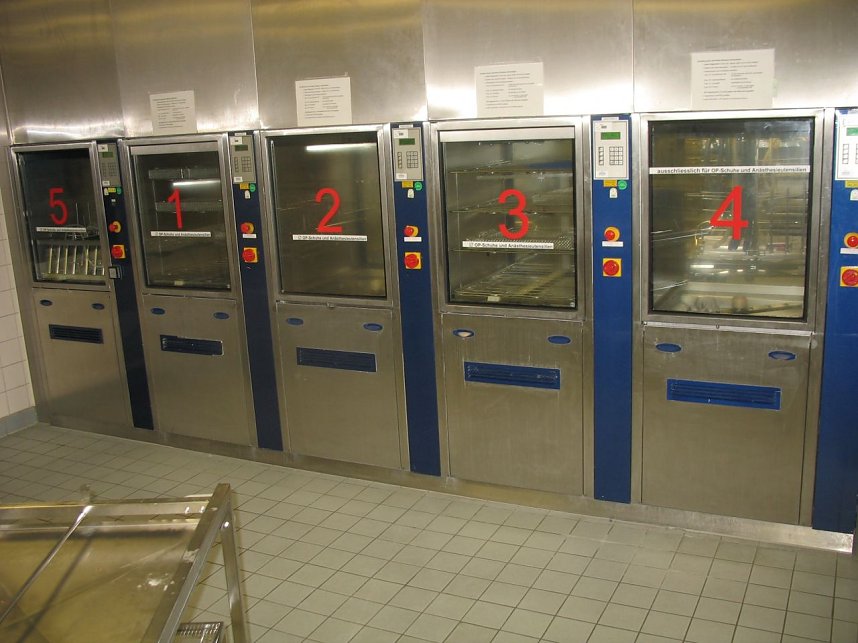 Blick in die zentrale Sterilisation des Klinikums