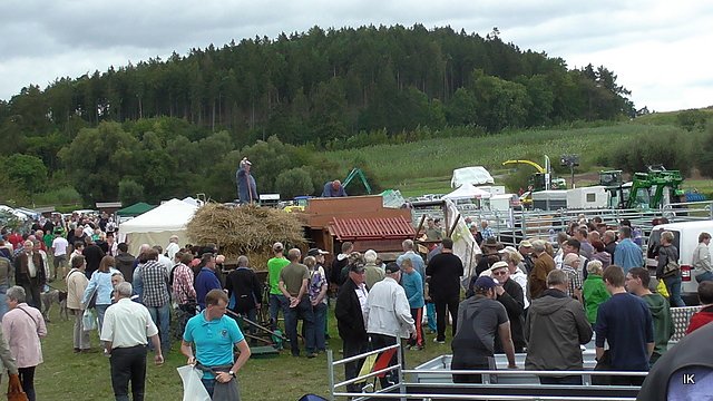 Erster Tag Bauernmarkt in Kallmerode