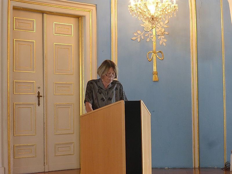 "Tiefgr&uuml;n bis zartbitter"