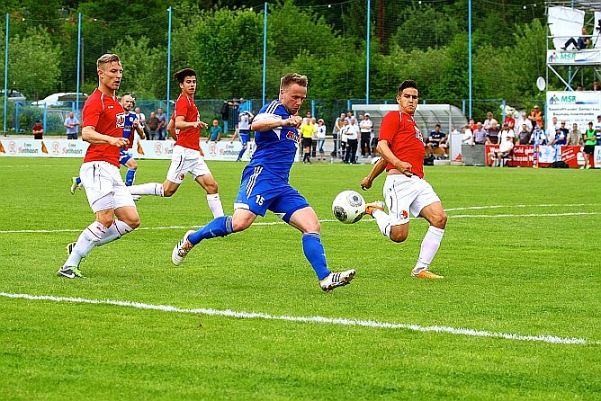 Hauswald beim Torschuss