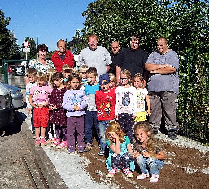 Gro&szlig; hilft Klein