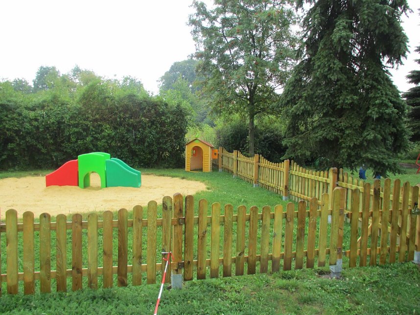 Gro&szlig; hilft Klein