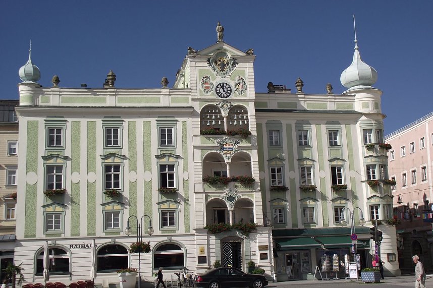 Das Glockenspiel am Rathaus der attraktiven�Stadt��Gmunden�geh&ouml;rte zu den Sehensw&uuml;rdigkeiten der Reise.