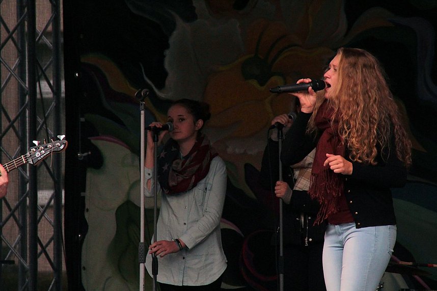 Musik und Artistik auf dem Theaterplatz