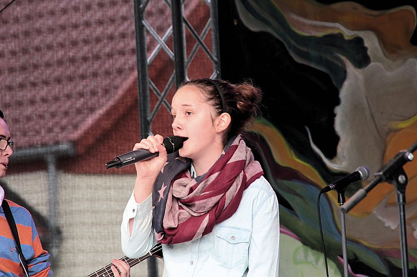 Musik und Artistik auf dem Theaterplatz