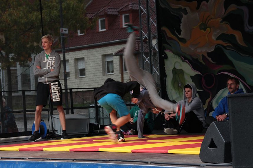 Musik und Artistik auf dem Theaterplatz