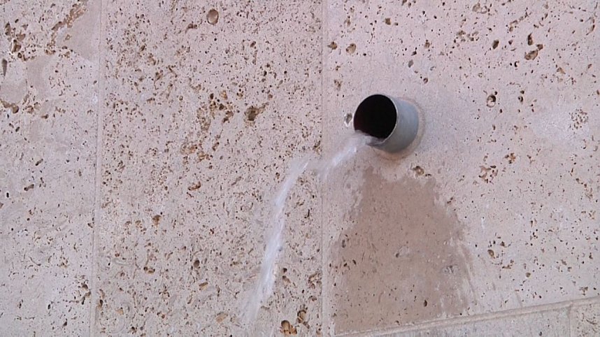 30.000 Liter Wasser wurden auf das Dach der neuen Bibliothek gepumpt