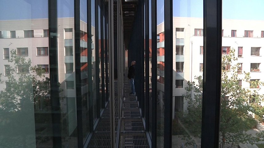 30.000 Liter Wasser wurden auf das Dach der neuen Bibliothek gepumpt