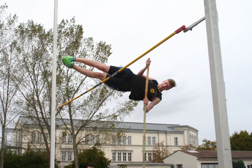 Herbstspringen auf dem Hohekreuz-Sportplatz