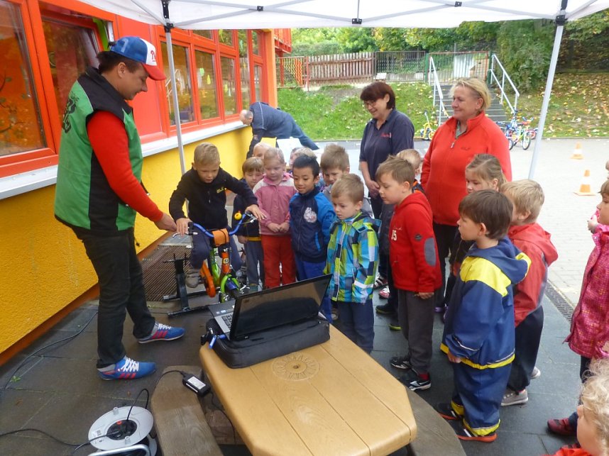 Kinder im Stra&szlig;enverkehr