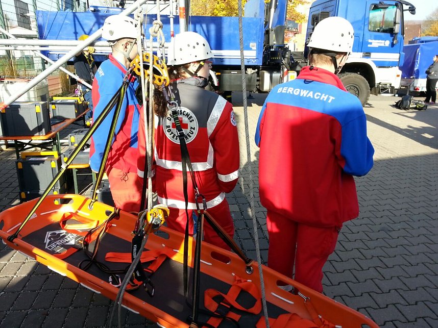 Zusammenarbeit ge&uuml;bt