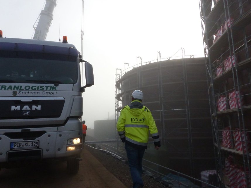 Der Deckel wird draufgesetzt