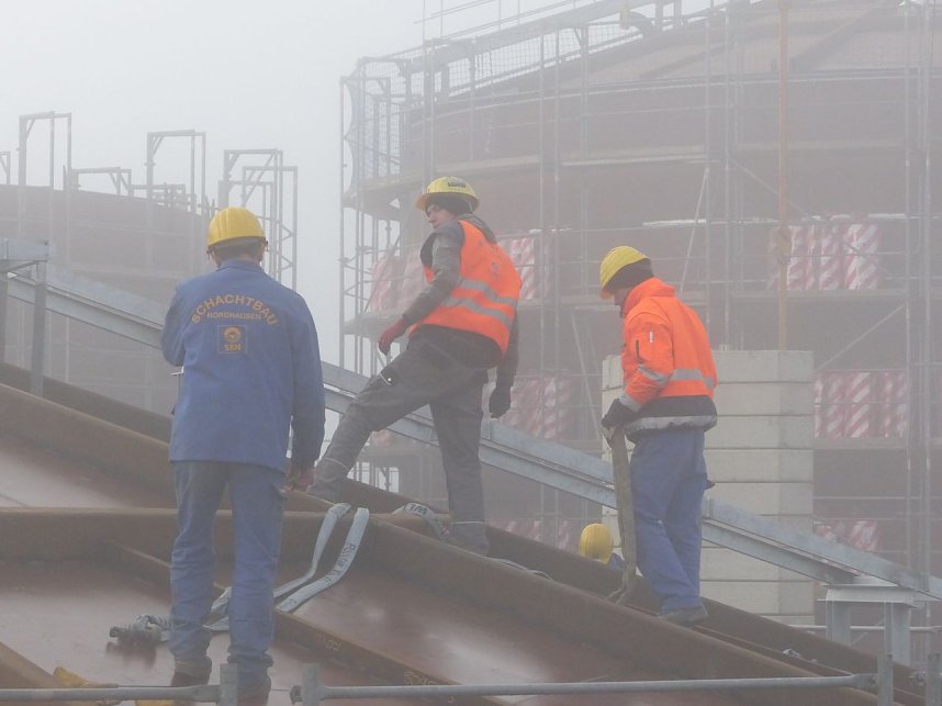 Der Deckel wird draufgesetzt