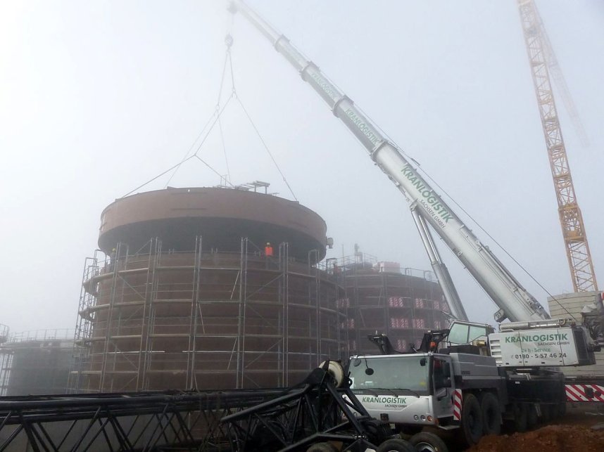 Der Deckel wird draufgesetzt