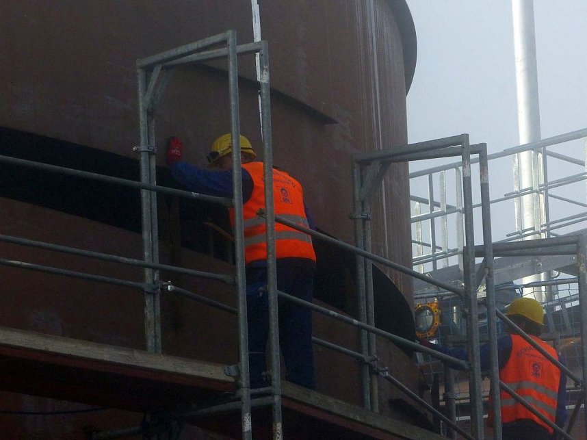 Der Deckel wird draufgesetzt