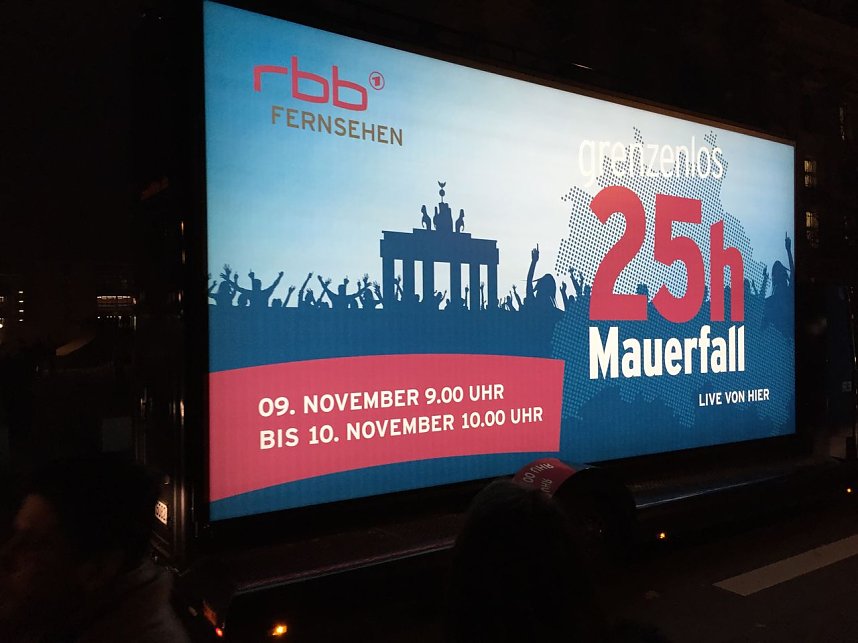 Die Mauer geht in die Luft