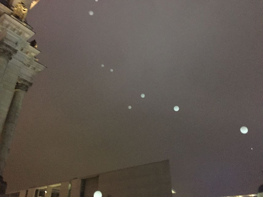 Die Mauer geht in die Luft