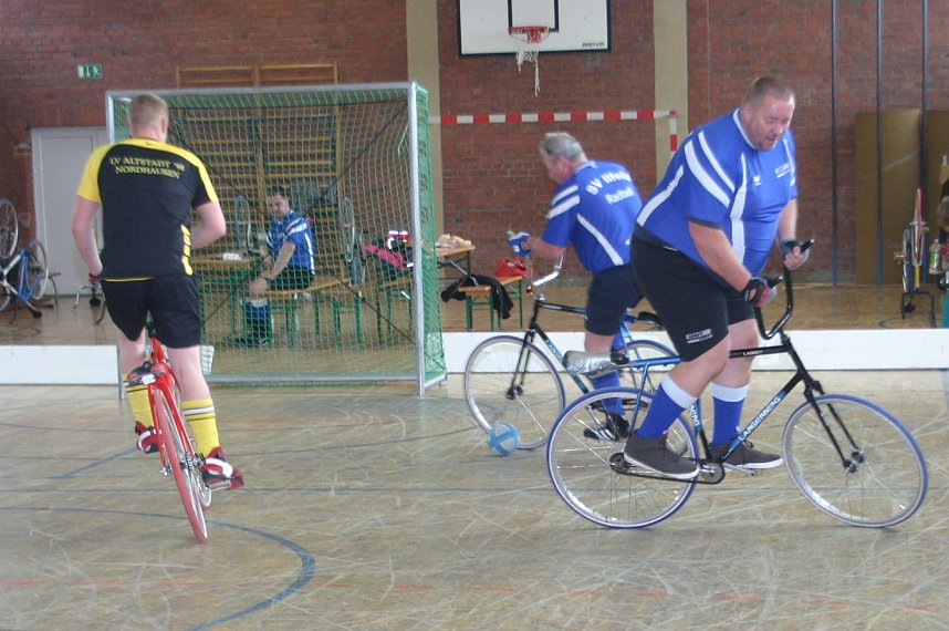 Ilfelder Duo &uuml;bernimmt Tabellenf&uuml;hrung zum Saisonauftakt der Radballer