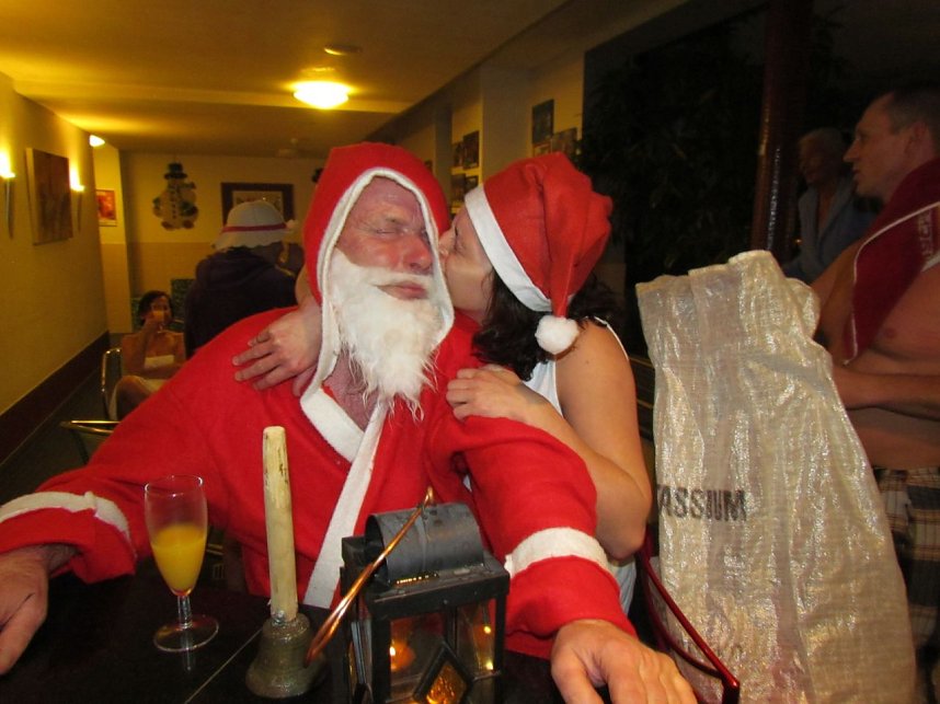 Der Weihnachtsmann zu Besuch in der Frauensauna des Nordh&auml;user Badehauses