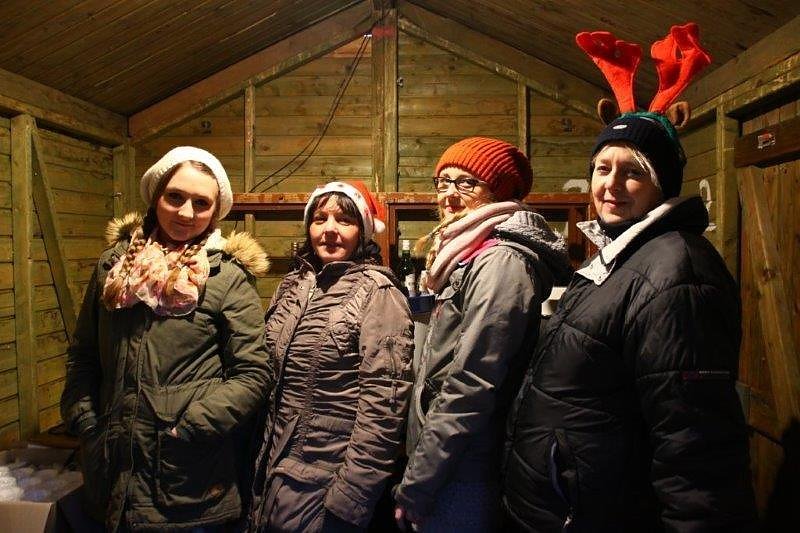 Weihnachtsmarkt in Obergebra bei Blitz und Donner